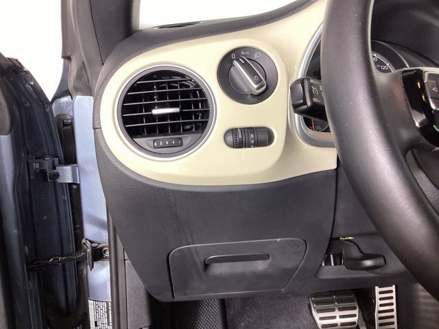 Used 2019 Volkswagen Beetle 2.0T SE FWD image 12