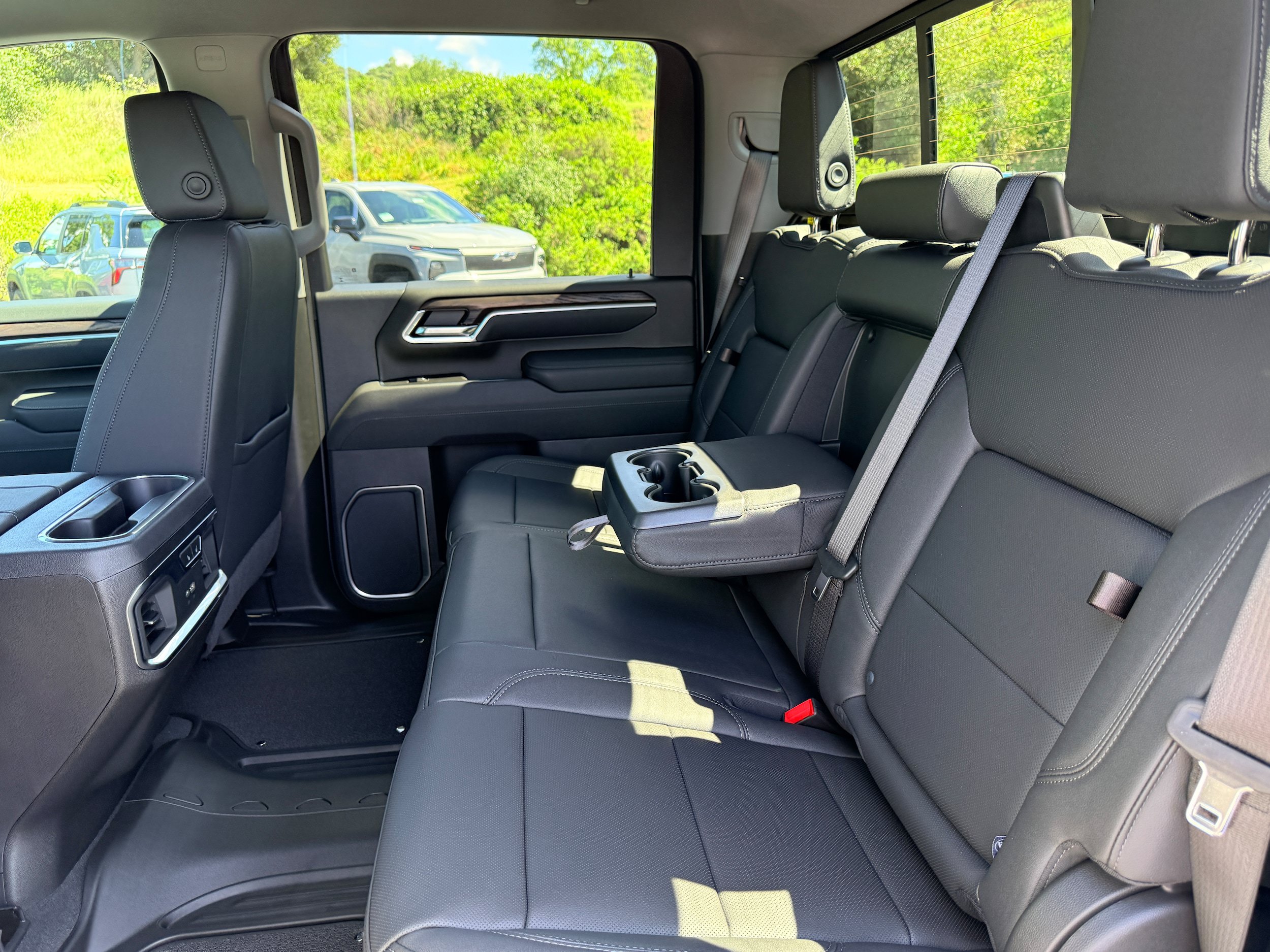 New 2026 GMC Sierra 2500 SLT w/ SLT Premium Package AWD/4WD image 9