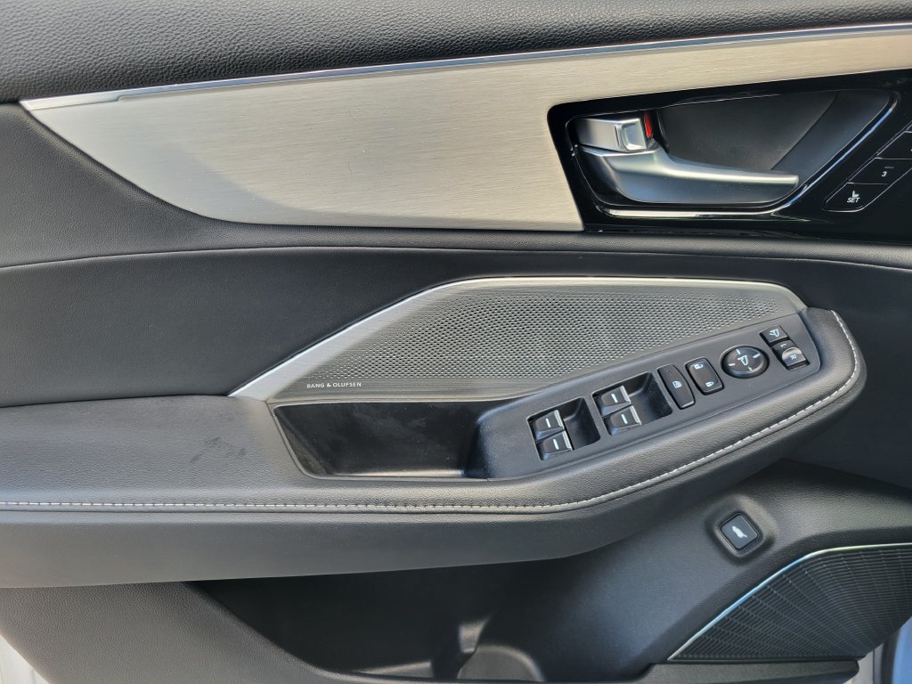 Used 2025 Acura MDX w/ Technology Package FWD image 21