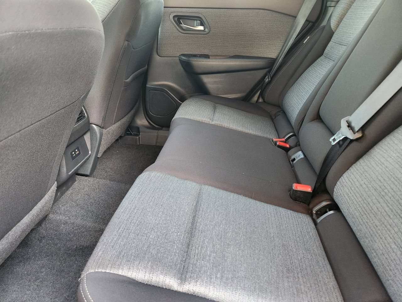 Used 2023 Nissan Rogue SV FWD image 28