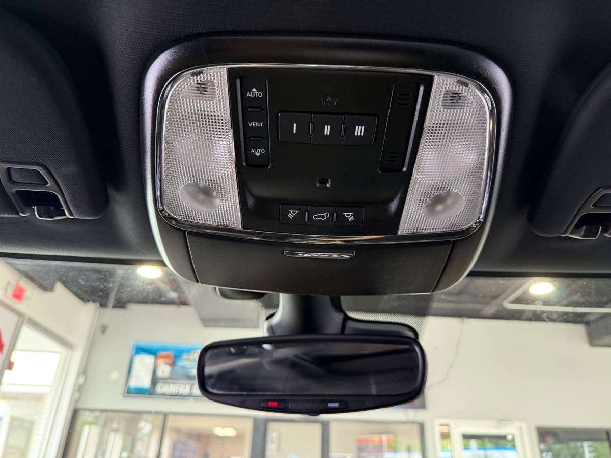 Used 2021 Jeep Grand Cherokee Laredo X AWD/4WD image 17