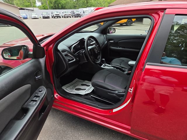 Used 2013 Dodge Avenger SE w/ Blacktop Pkg FWD image 13