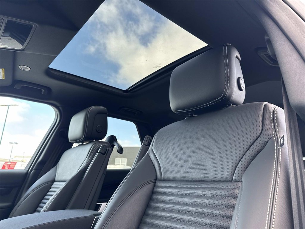New 2026 Land Rover Discovery S image 20