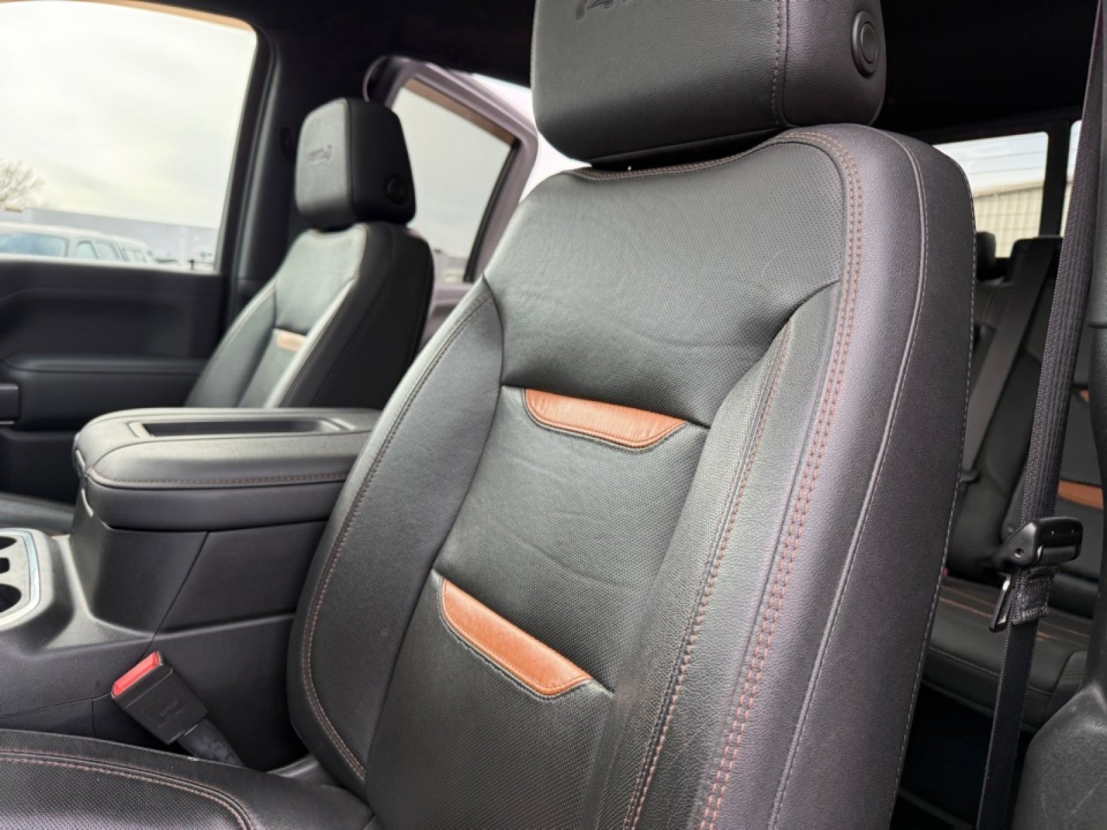 Used 2022 GMC Sierra 2500 AT4 w/ AT4 Preferred Package image 16