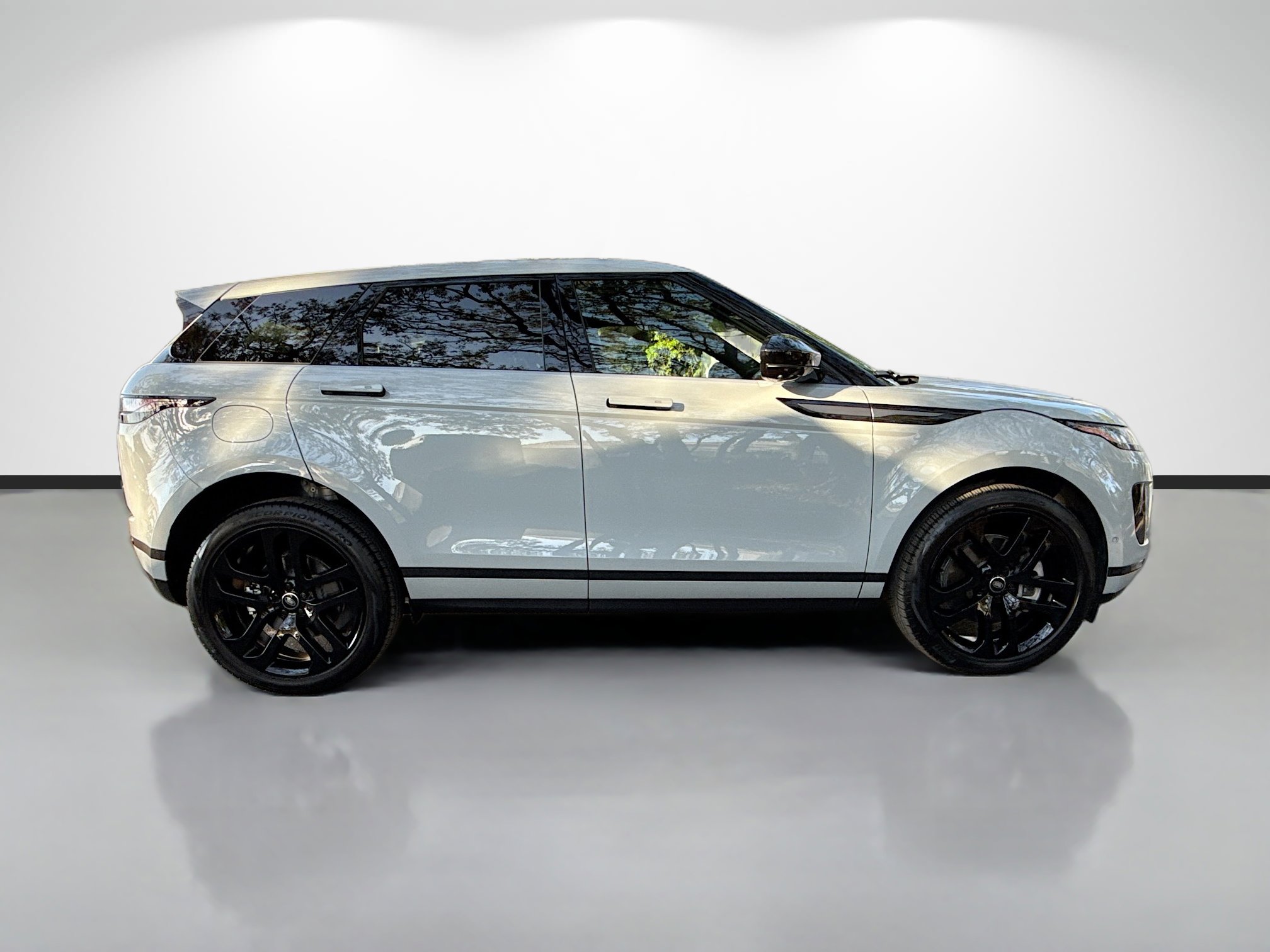Used 2026 Land Rover Range Rover Evoque S image 6