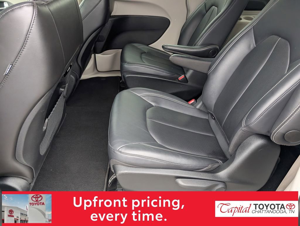 Used 2024 Chrysler Pacifica Select image 13
