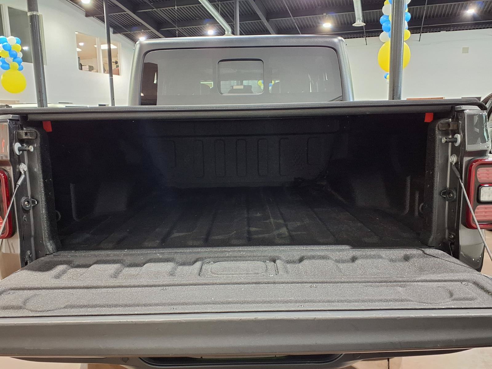 Certified 2020 Jeep Gladiator Overland AWD/4WD image 19