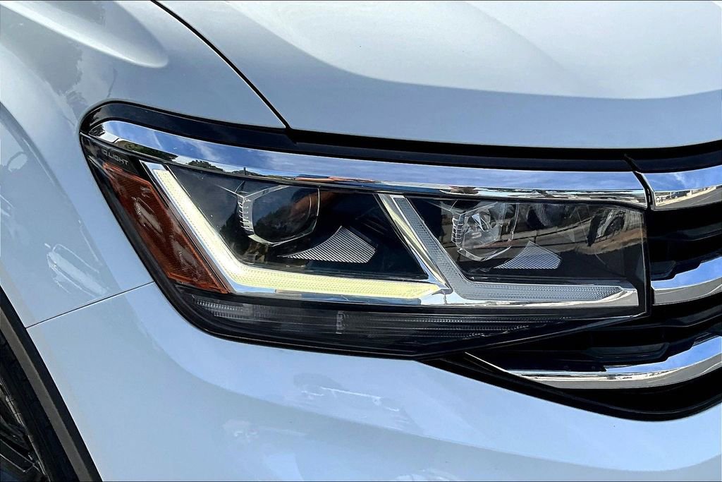 Used 2022 Volkswagen Atlas Cross Sport SE w/ Panoramic Sunroof Package image 30