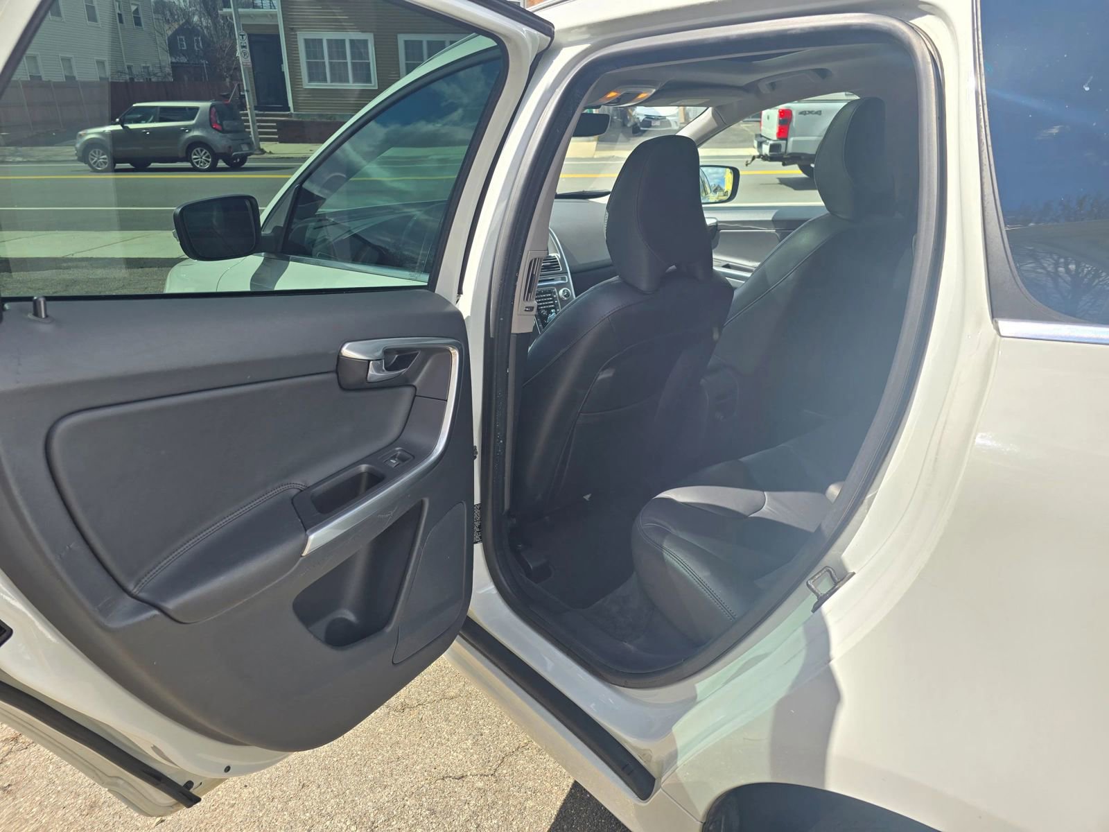 Used 2016 Volvo XC60 T5 Platinum AWD/4WD image 11