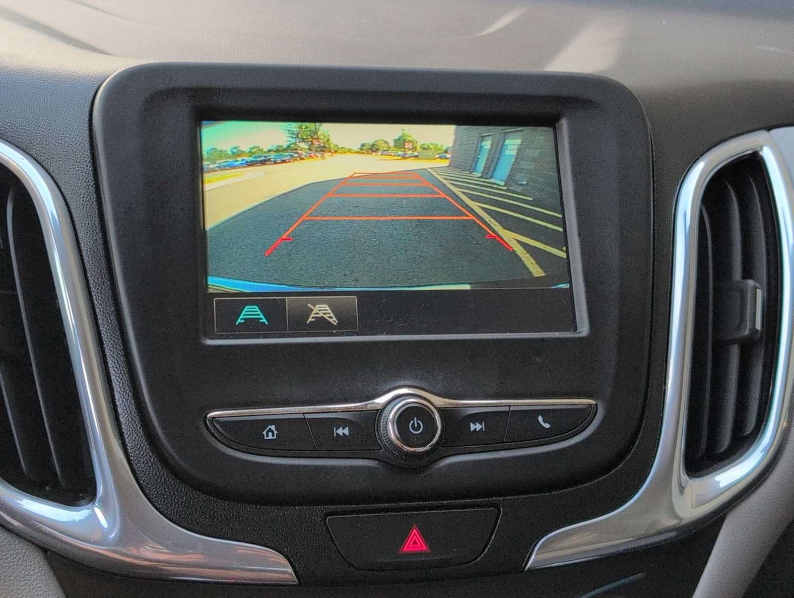 Used 2018 Chevrolet Equinox LT FWD image 28