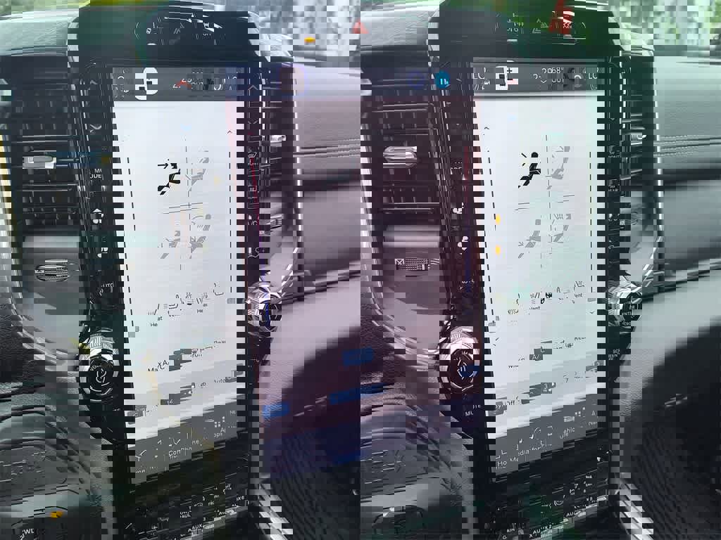 New 2026 RAM 3500 Laramie w/ Towing Technology Group image 19