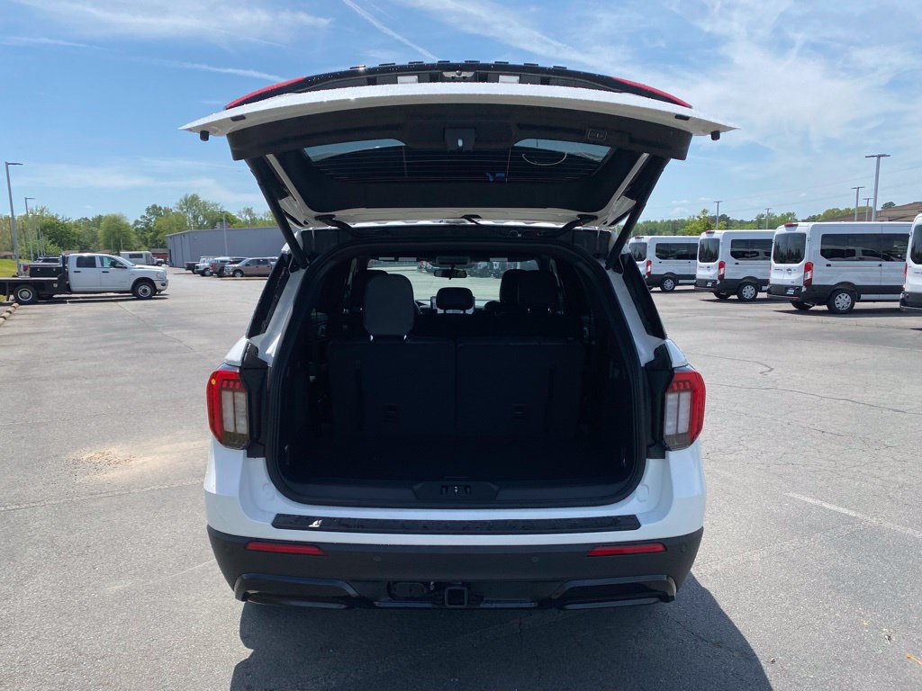 New 2026 Ford Explorer ST-Line RWD image 9