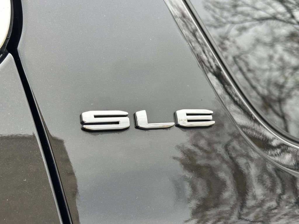 Used 2023 GMC Acadia SLE image 14