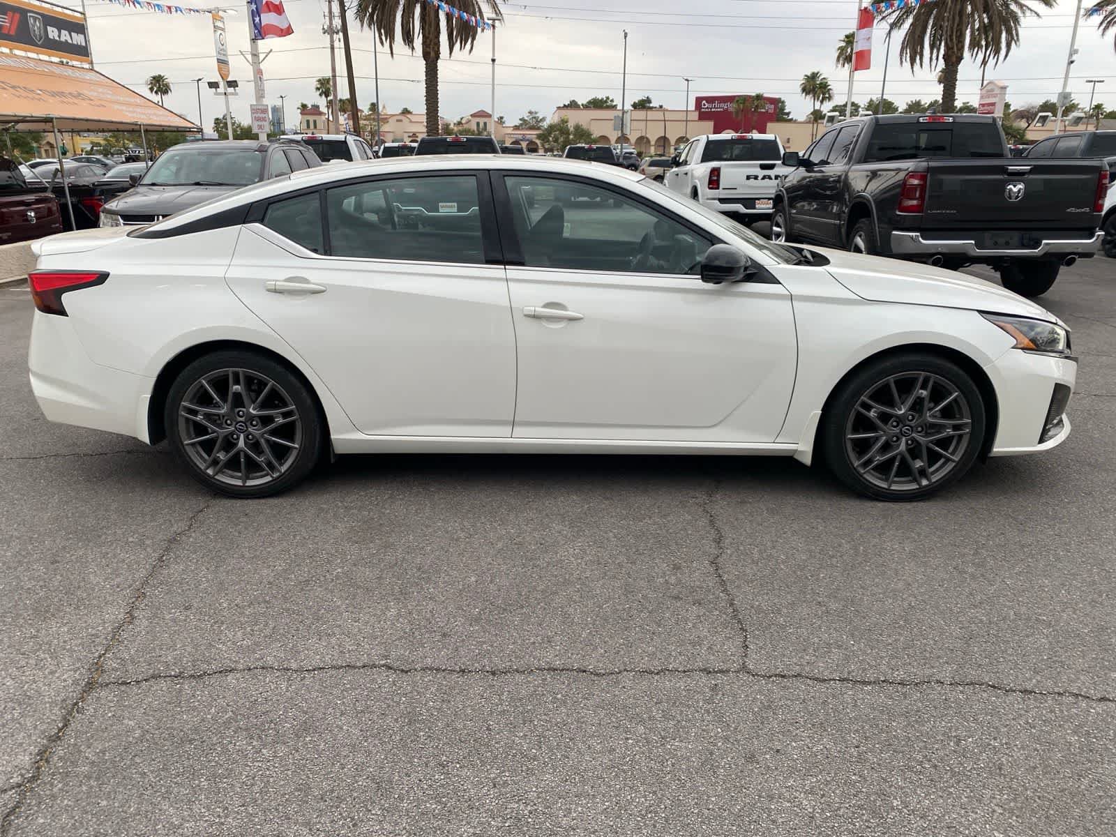 Used 2024 Nissan Altima 2.0 SR FWD image 4