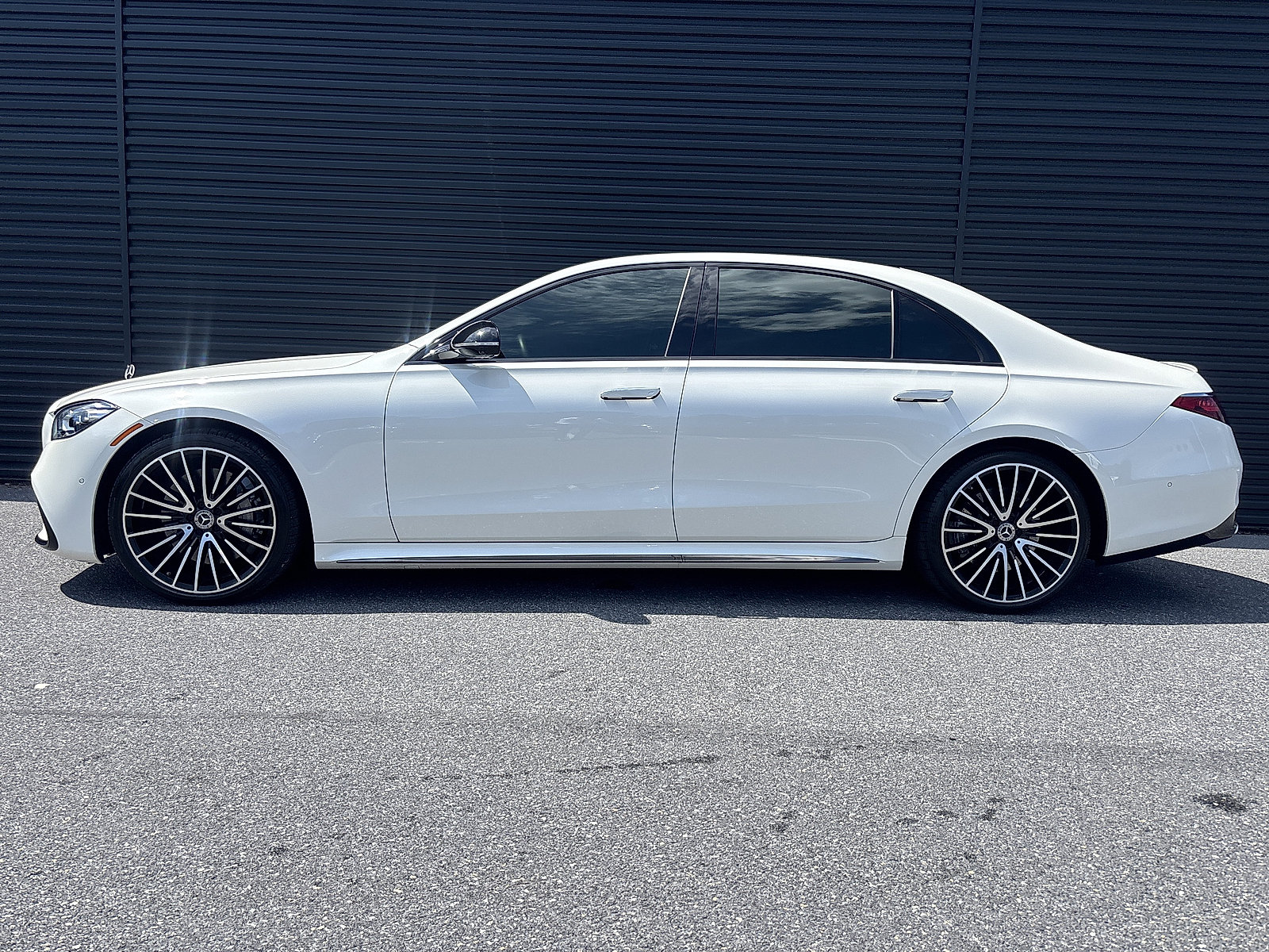 Used 2023 Mercedes-Benz S 580 4MATIC Sedan image 2