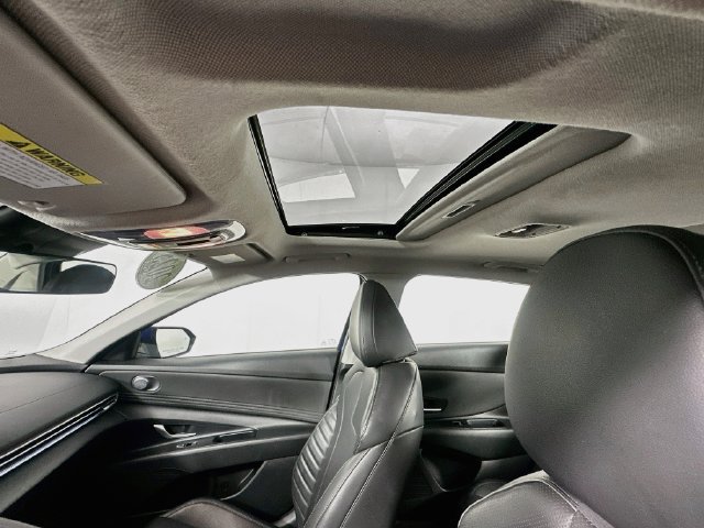 Used 2025 Hyundai Elantra Limited FWD image 21
