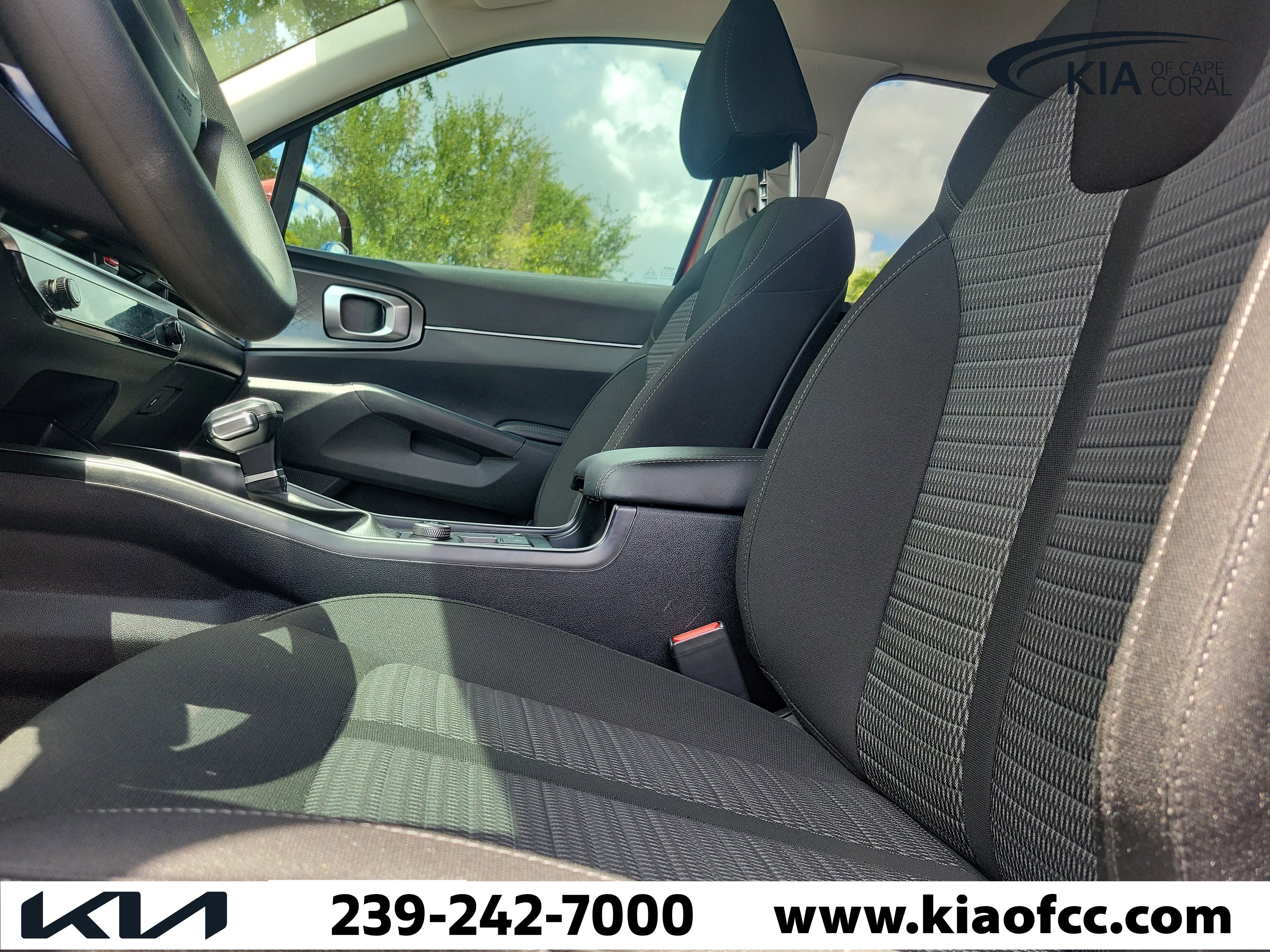 Certified 2025 Kia Sorento LX FWD image 25