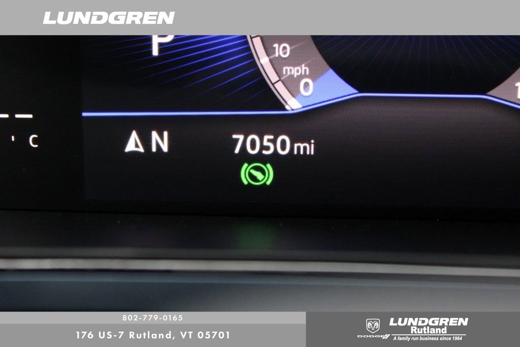 Used 2024 Volkswagen Taos SE w/ Panoramic Sunroof Package image 24