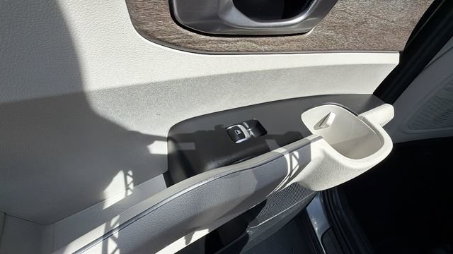 Used 2021 Kia Sorento EX w/ Panoramic Sunroof Package image 16