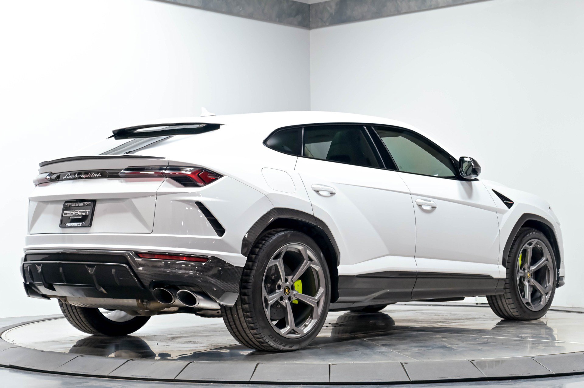 Used 2020 Lamborghini Urus AWD/4WD image 17