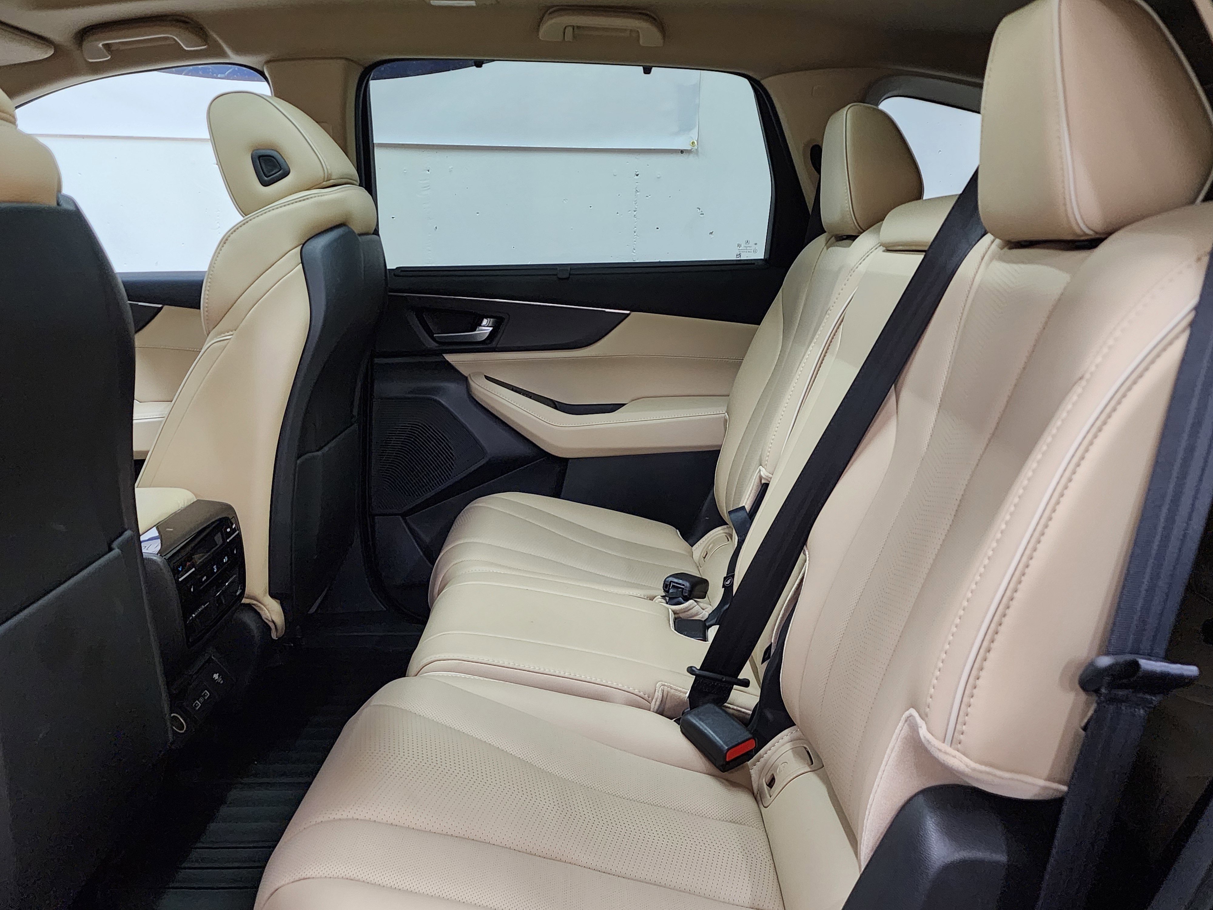 Used 2024 Acura MDX SH-AWD w/ Advance Package image 15