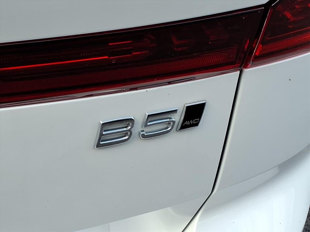 New 2026 Volvo XC60 B5 Plus w/ Protection Package Premier AWD/4WD image 6
