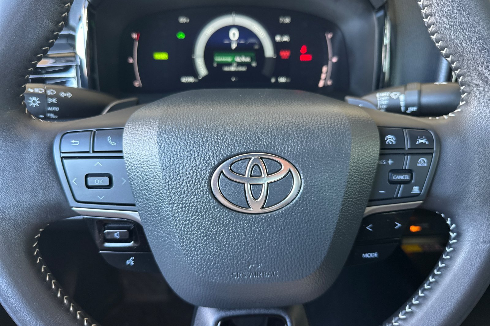 Used 2025 Toyota Camry SE FWD image 18