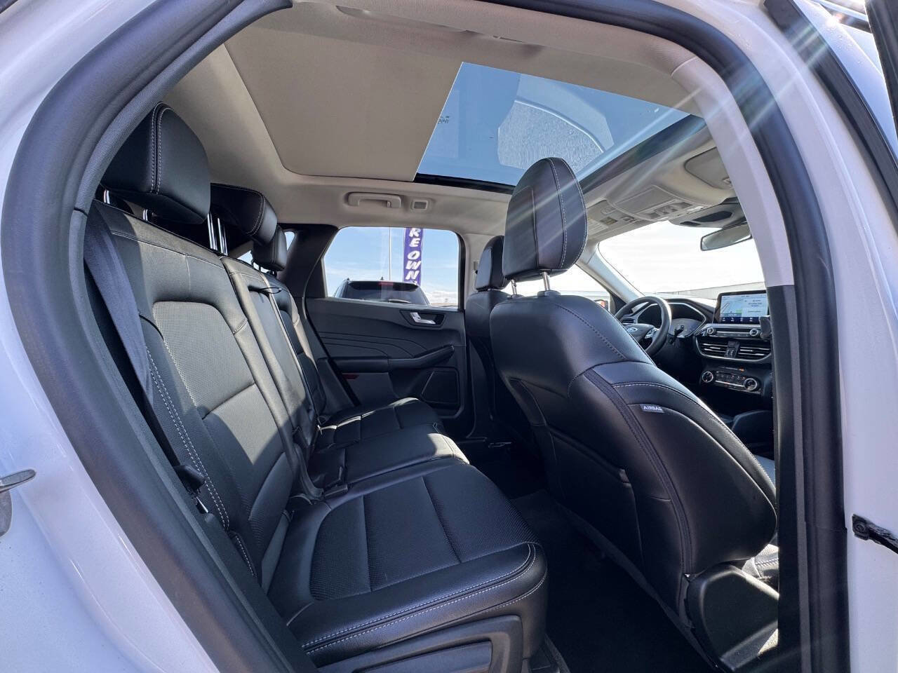 Used 2022 Ford Escape Titanium w/ Class II Trailer Tow Package AWD/4WD image 7