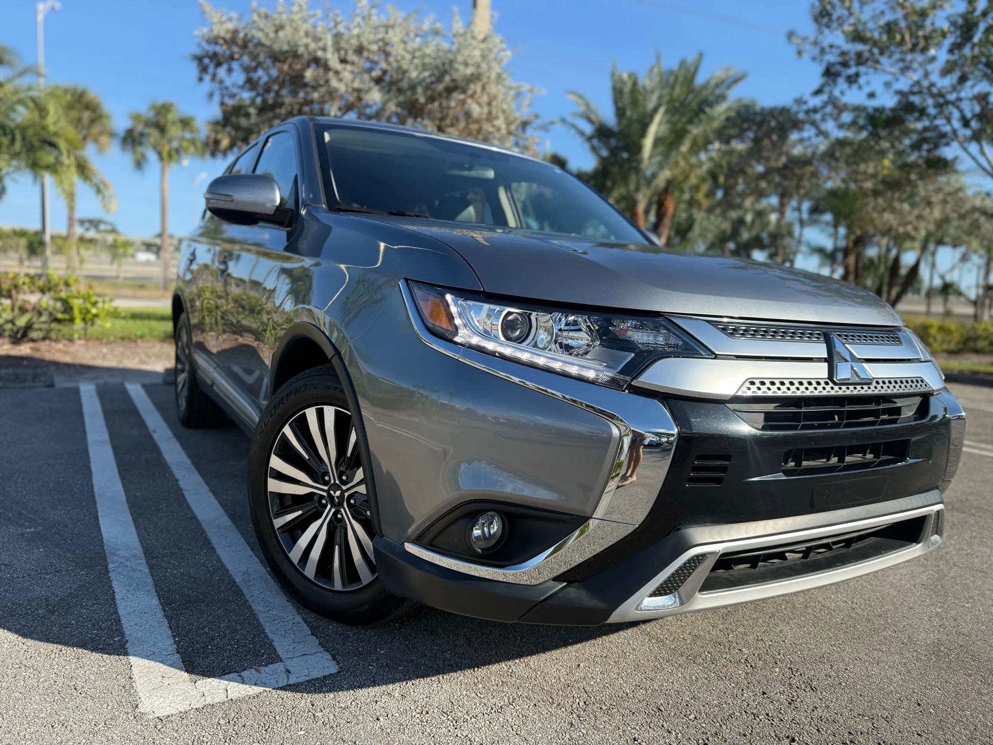 Used 2019 Mitsubishi Outlander SEL FWD image 1