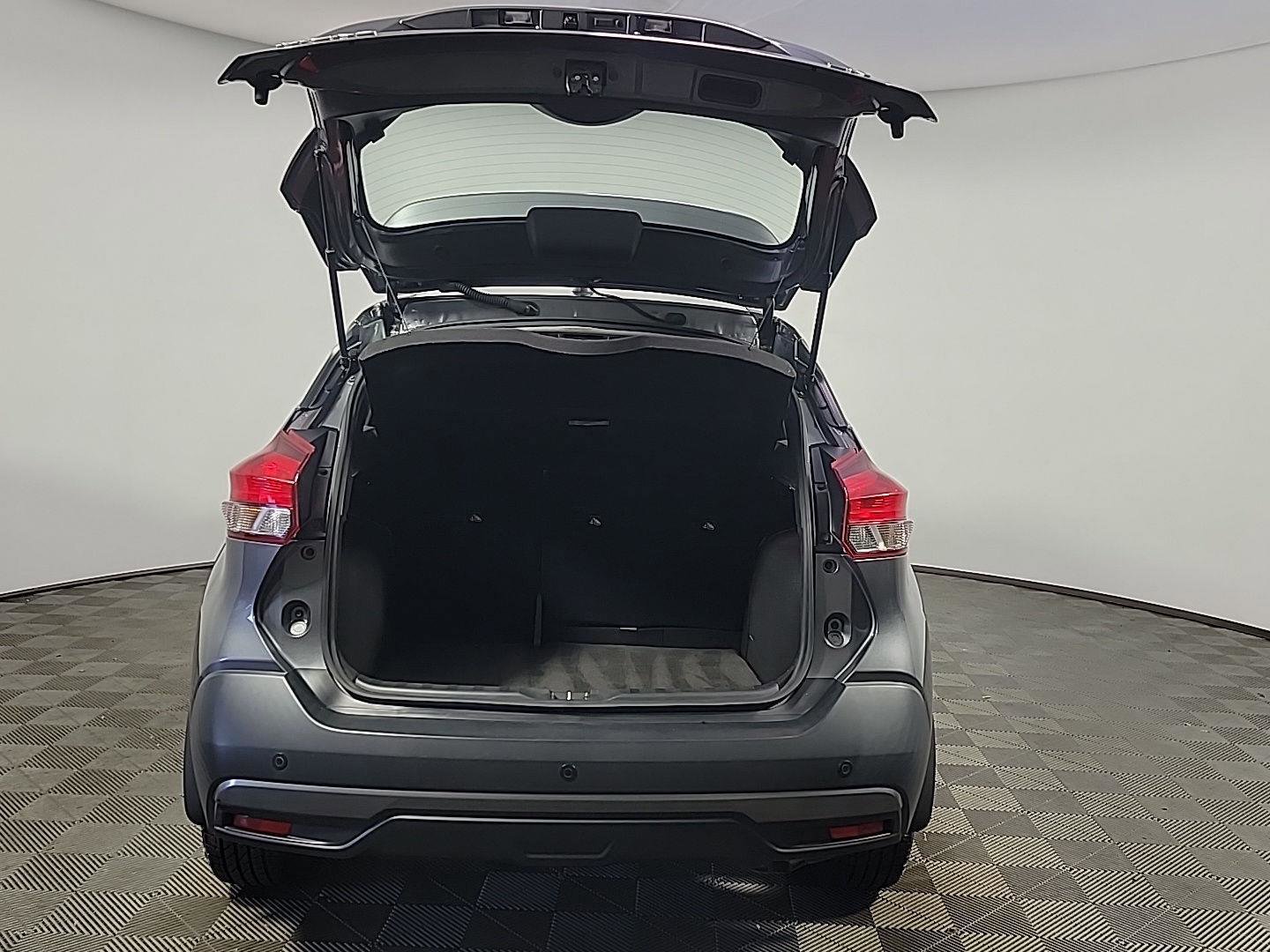 Used 2019 Nissan Kicks SR w/ SR Premium Package image 7