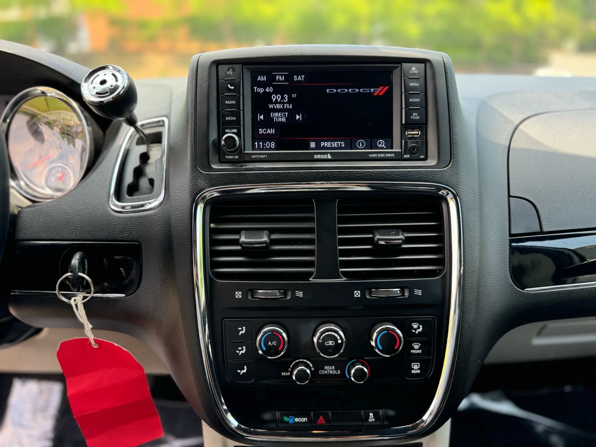 Used 2017 Dodge Grand Caravan SXT image 17