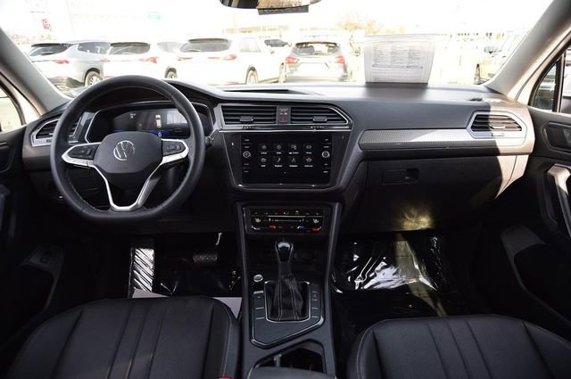 Certified 2023 Volkswagen Tiguan SE image 7