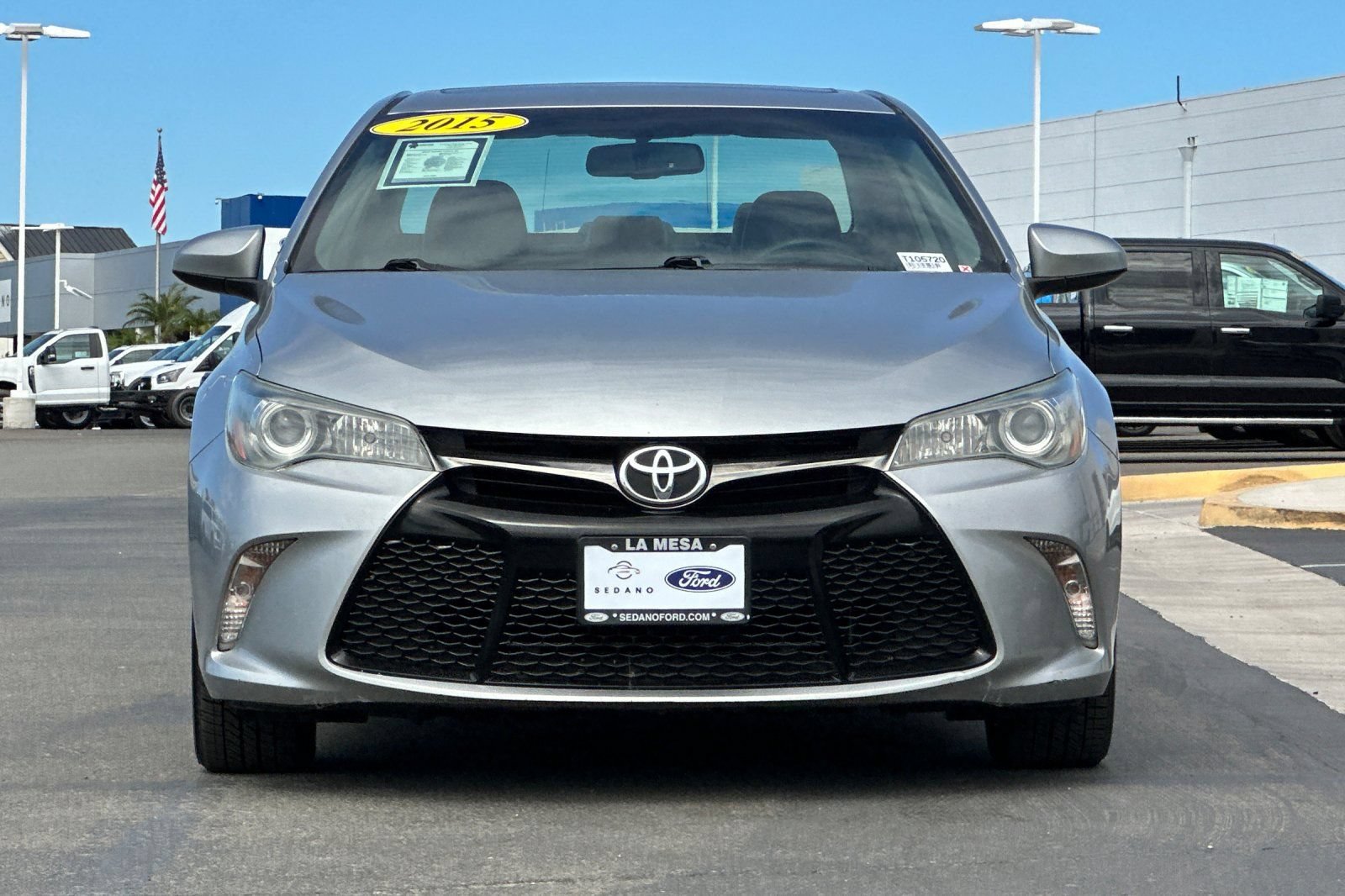 Used 2015 Toyota Camry SE w/ Moonroof Package FWD image 8