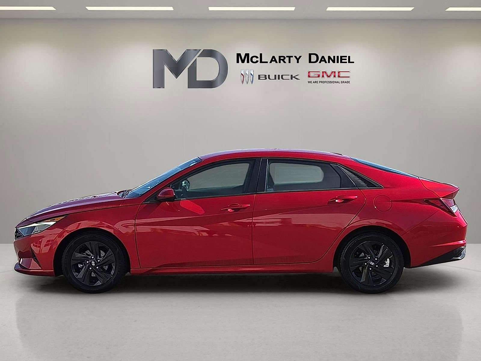 Used 2022 Hyundai Elantra SEL image 3