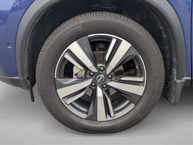Used 2022 Nissan Rogue Platinum w/ Head-Up Display Package FWD image 9