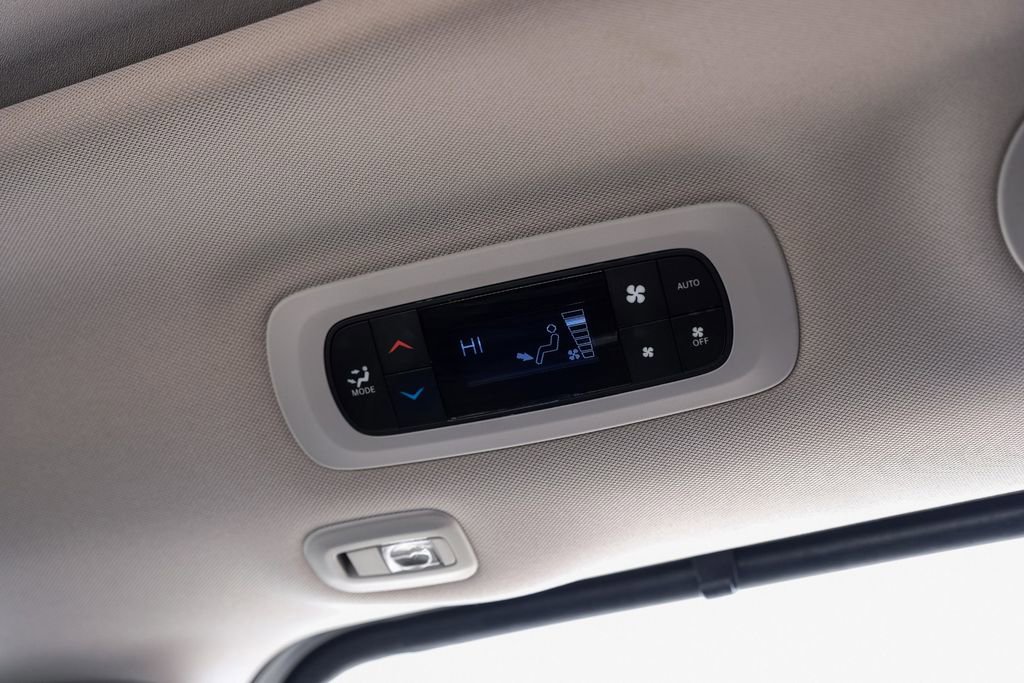 Used 2023 Chrysler Pacifica Limited image 38