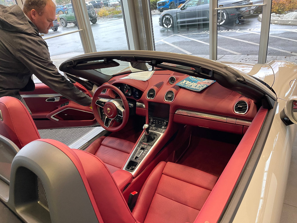 Used 2023 Porsche 718 Boxster S RWD image 9
