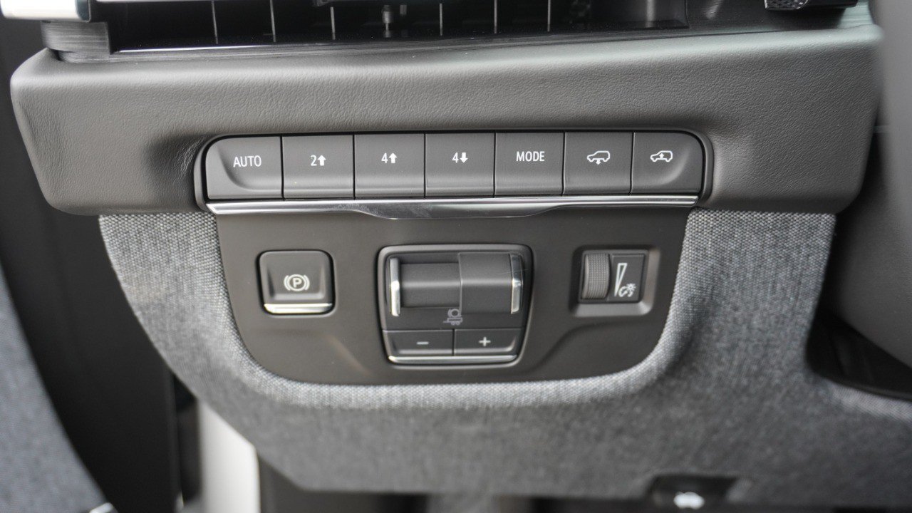 Used 2025 Cadillac Escalade Sport Platinum AWD/4WD image 21