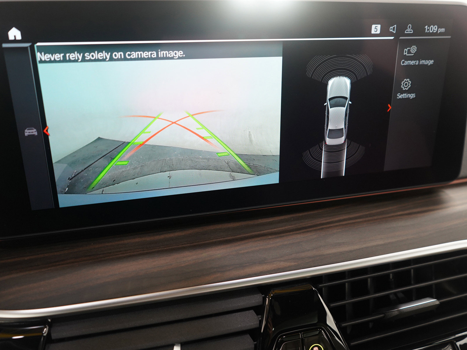 Used 2021 BMW 530i xDrive w/ Convenience Package image 25