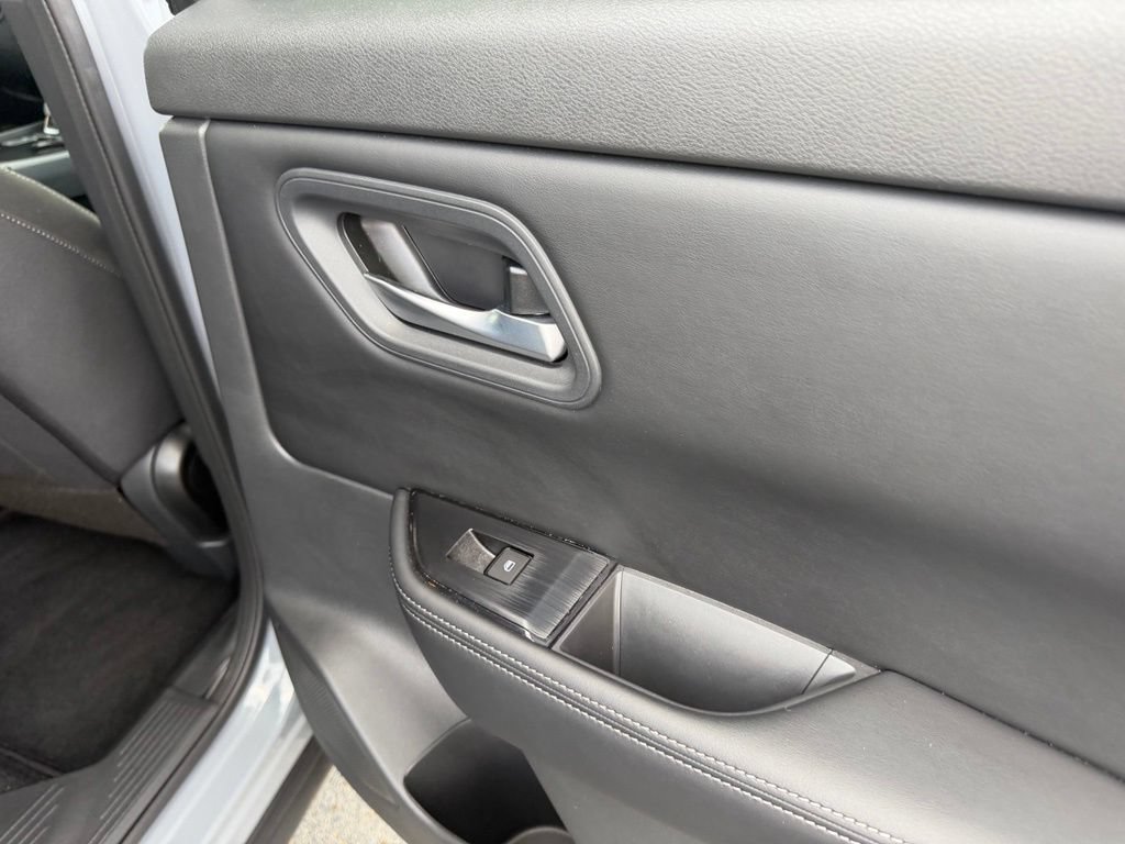 Used 2026 Nissan Rogue SV FWD image 34