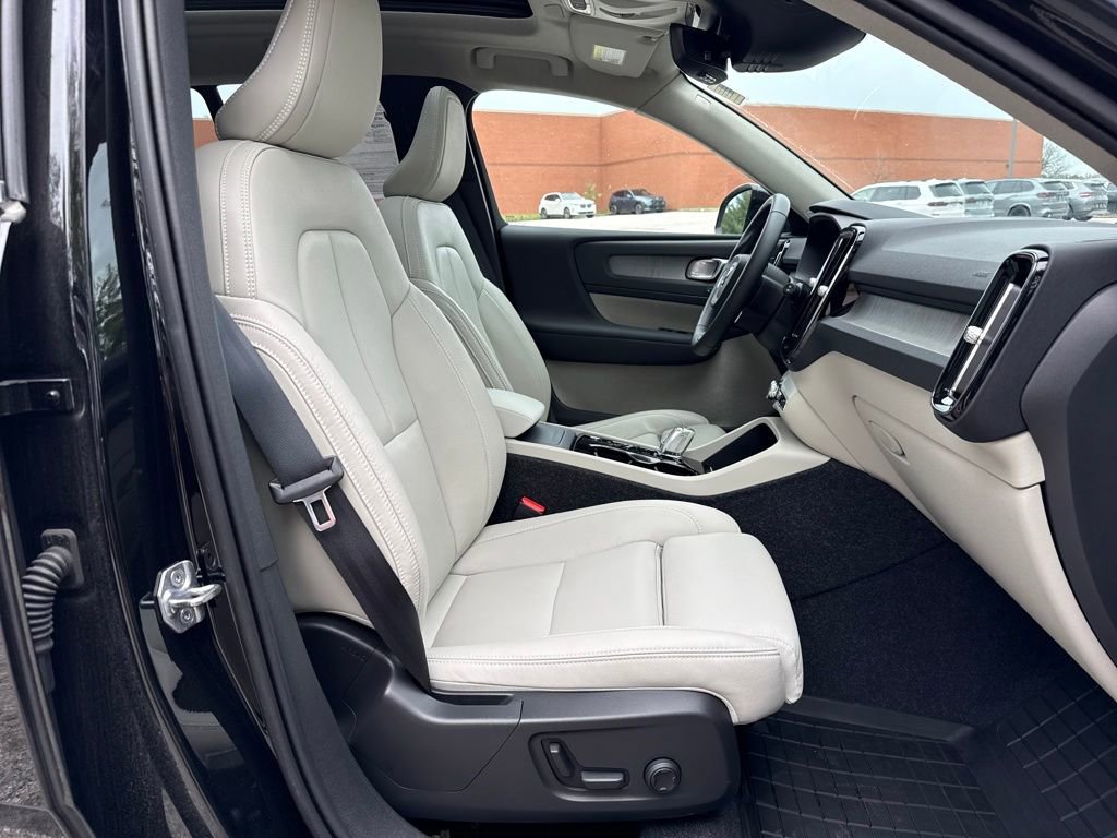 Used 2021 Volvo XC40 T5 Inscription w/ Advanced Package image 24