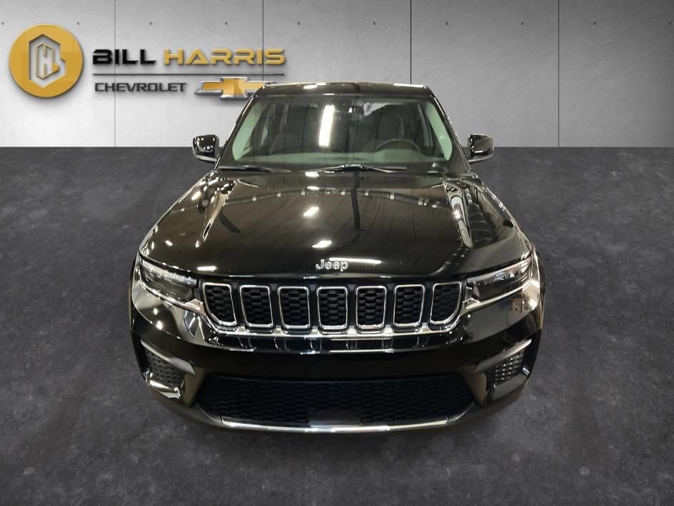 Used 2023 Jeep Grand Cherokee Laredo AWD/4WD image 8
