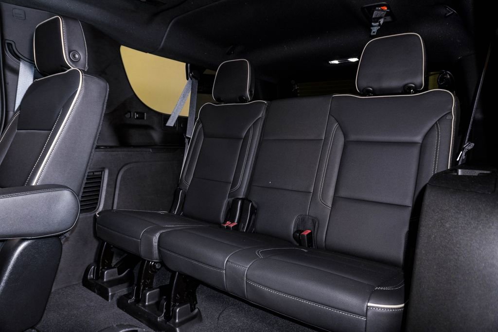 Used 2022 Chevrolet Suburban Premier w/ Premium Package AWD/4WD image 18