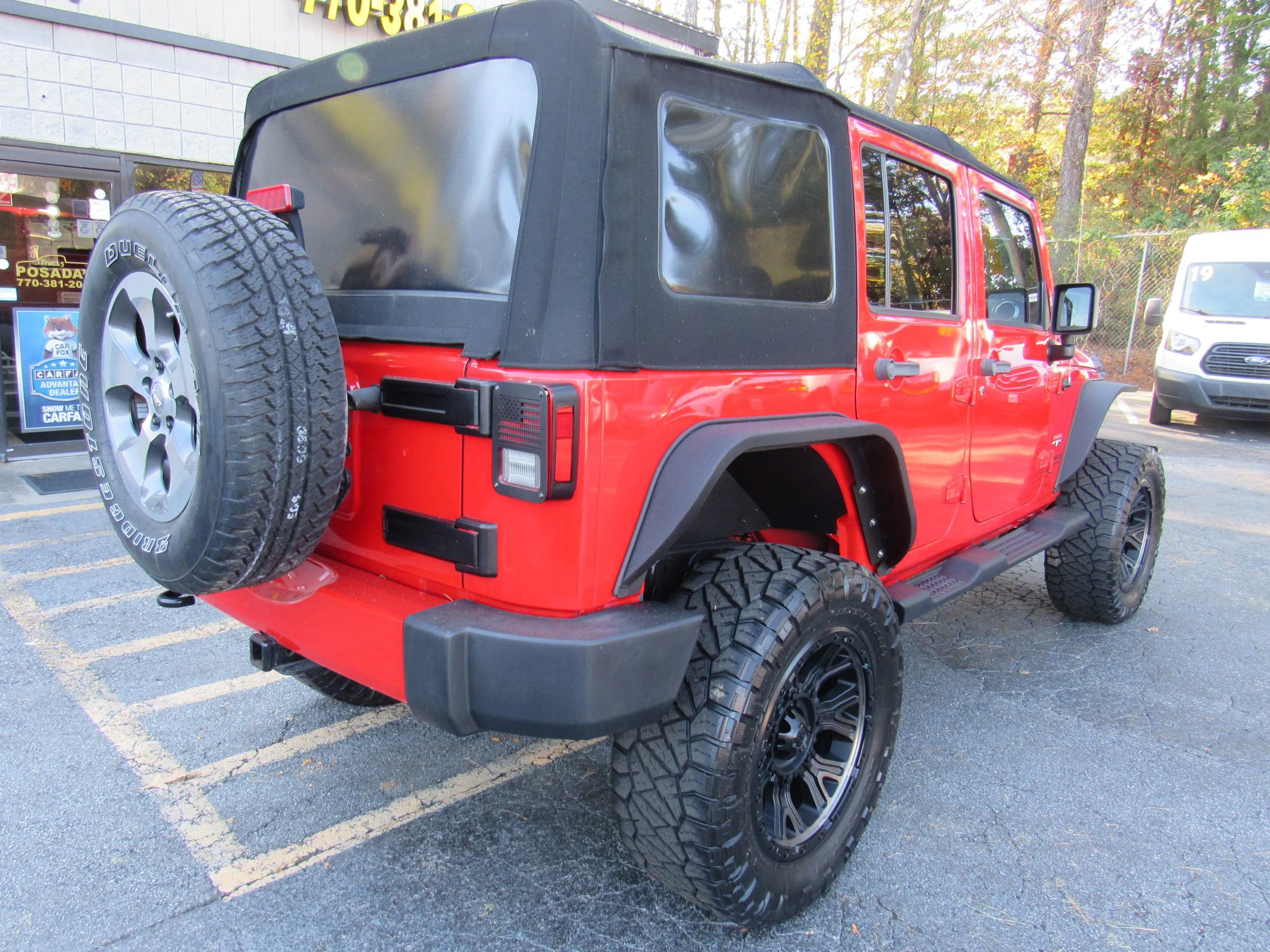 Used 2017 Jeep Wrangler Unlimited Sahara w/ Connectivity Group AWD/4WD image 7