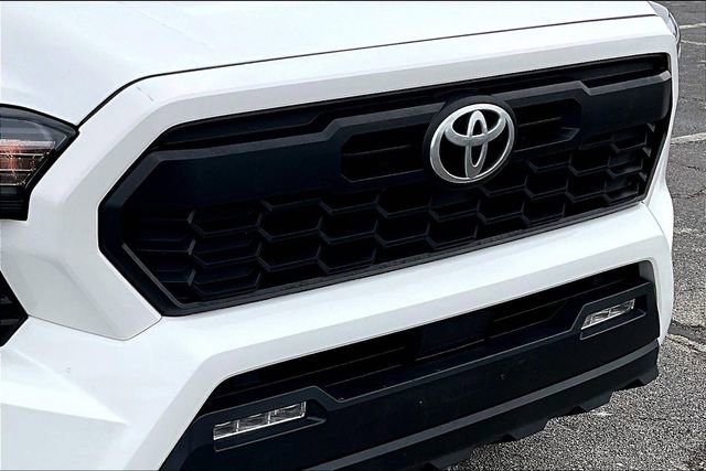 Used 2024 Toyota Tacoma TRD Off-Road AWD/4WD image 34