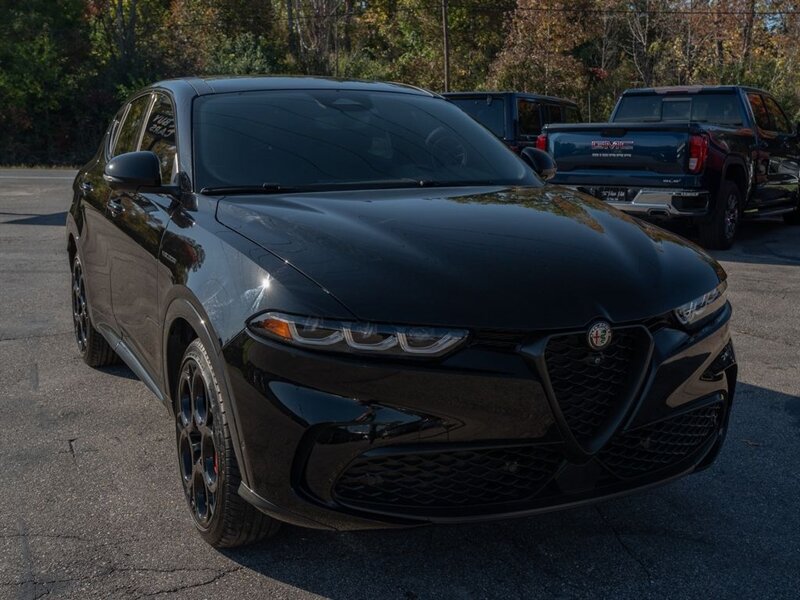 Used 2024 Alfa Romeo Tonale Veloce w/ Active Assist Package AWD/4WD image 2