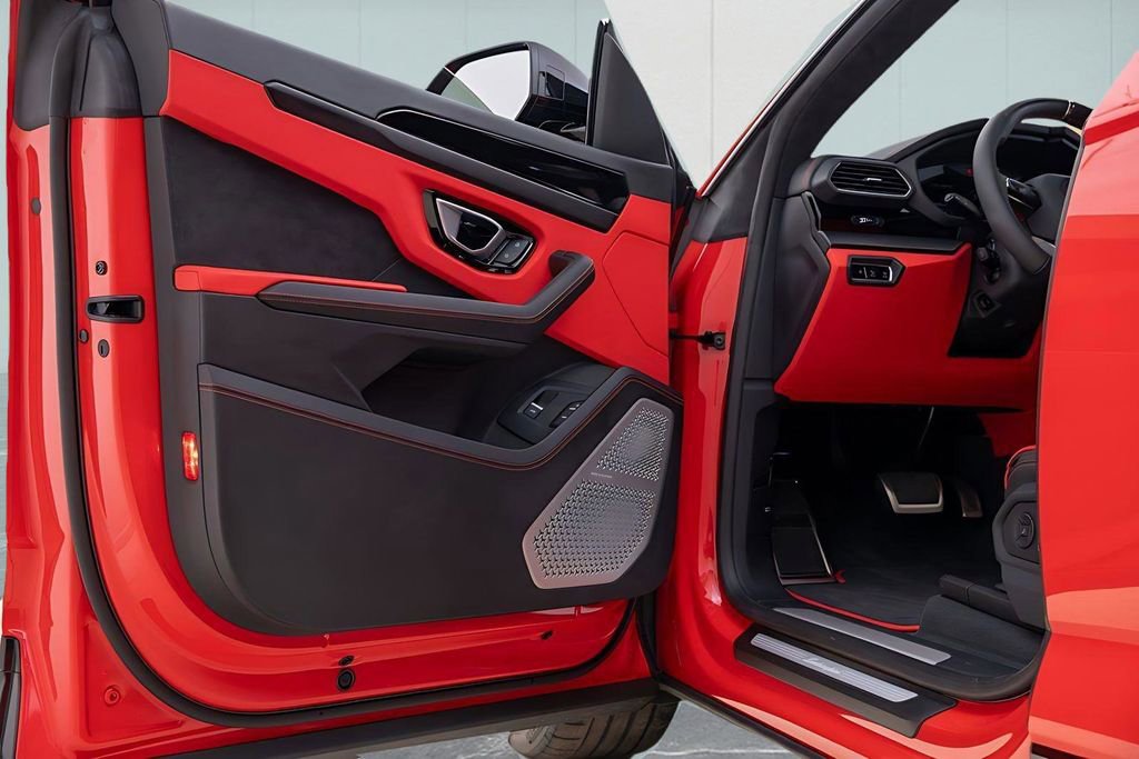 Used 2022 Lamborghini Urus image 25