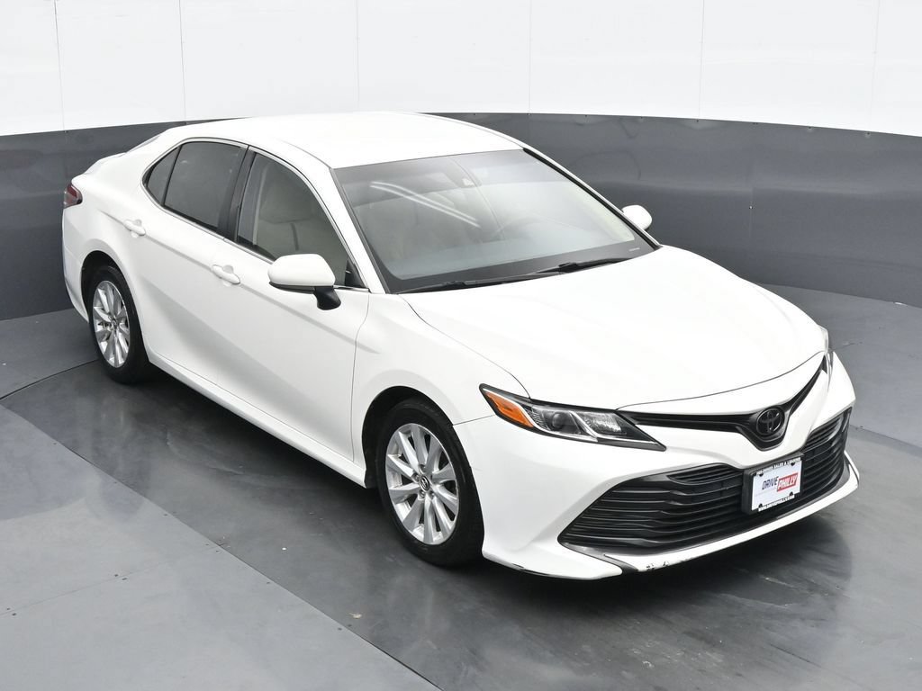 Used 2018 Toyota Camry LE FWD image 25