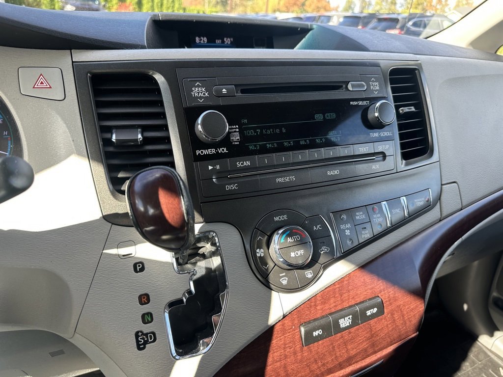 Used 2014 Toyota Sienna XLE image 23