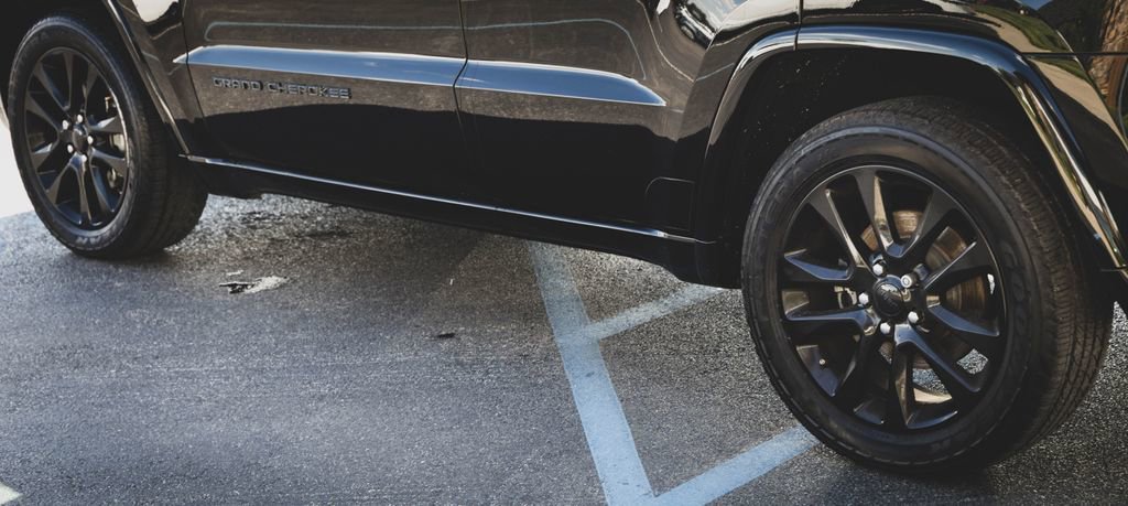 Used 2018 Jeep Grand Cherokee Altitude AWD/4WD image 7